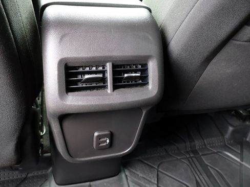 Used 2023 Chevrolet Equinox LT FWD image 15