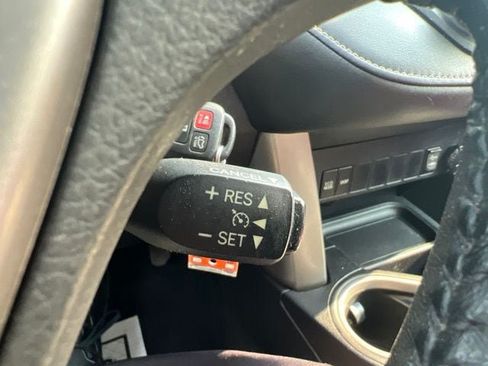 Used 2016 Toyota RAV4 XLE w/ Protection Package AWD/4WD image 22