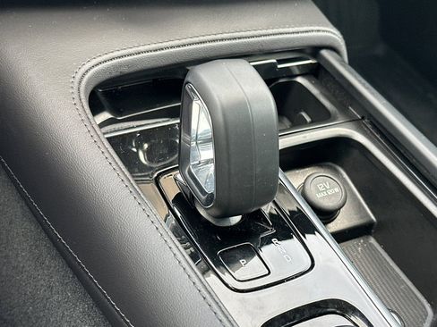 Used 2025 Volvo S90 B6 Plus w/ Protection Package Premier image 24