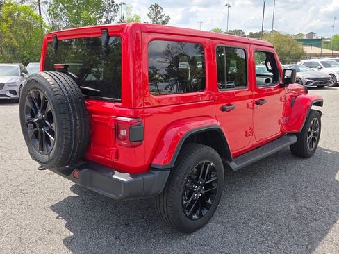 Used 2025 Jeep Wrangler Unlimited Sahara AWD/4WD image 12