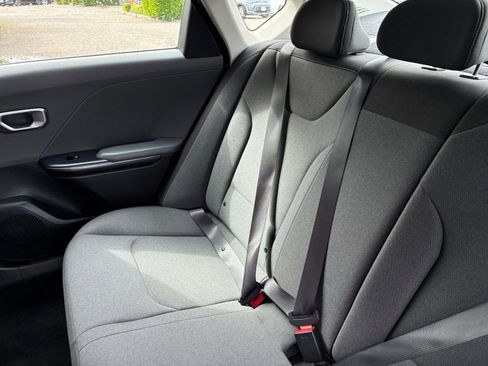 Used 2025 Kia K4 LXS image 39