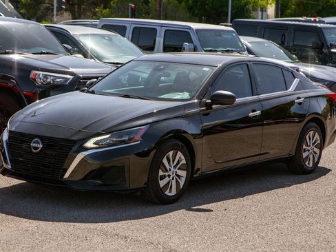 Used 2024 Nissan Altima 2.5 S FWD image 9