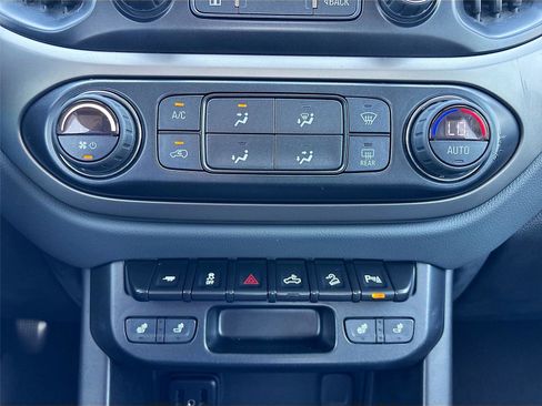 Used 2019 Chevrolet Colorado Z71 image 17