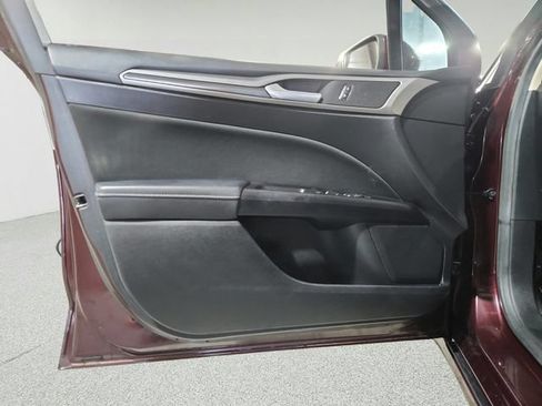 Used 2017 Ford Fusion SE w/ Equipment Group 201A FWD image 19