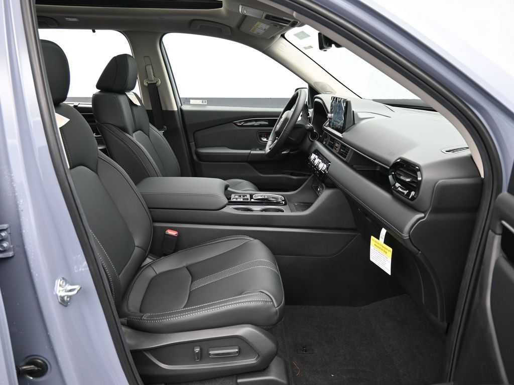 New 2025 Honda Pilot Touring image 28