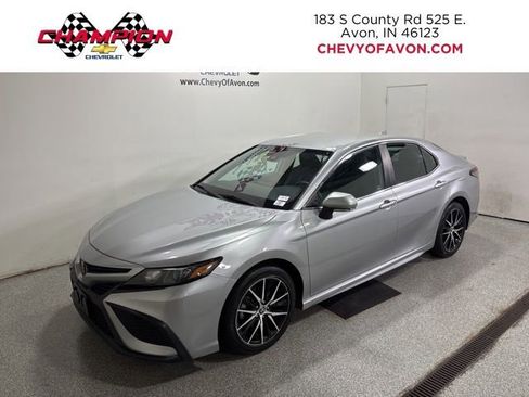 Used 2022 Toyota Camry SE image 1