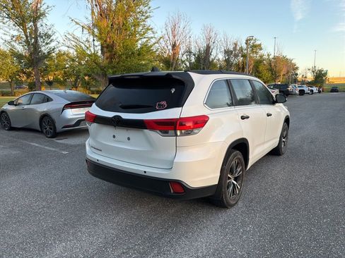 Used 2017 Toyota Highlander LE image 5