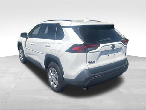 Used 2021 Toyota RAV4 LE AWD/4WD image 2