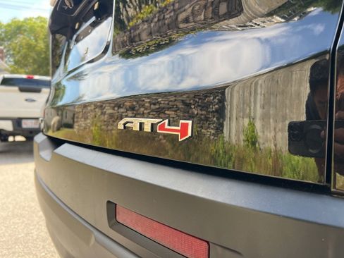 Used 2023 GMC Acadia AT4 w/ Technology Package image 9