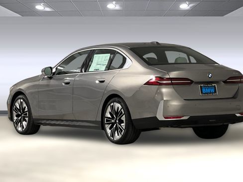 New 2026 BMW 530i image 3