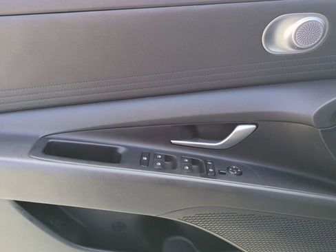 Used 2023 Hyundai Elantra SEL image 11