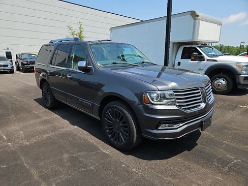 Used 2016 Lincoln Navigator Reserve AWD/4WD image 9