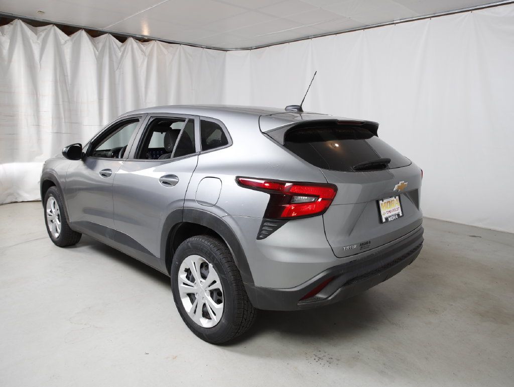Used 2024 Chevrolet Trax LS w/ Driver Confidence Package FWD image 21
