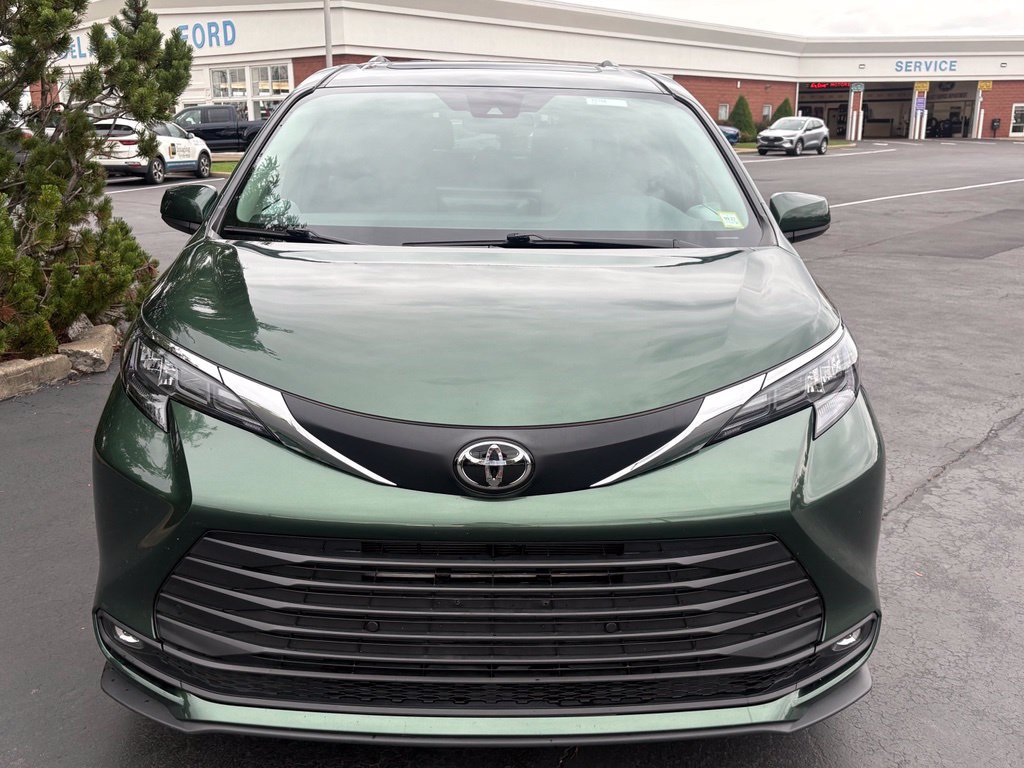 Used 2026 Toyota Sienna XLE FWD image 8