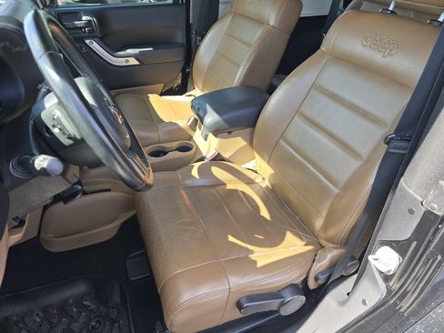 Used 2012 Jeep Wrangler Rubicon w/ PWR Convenience Group image 20