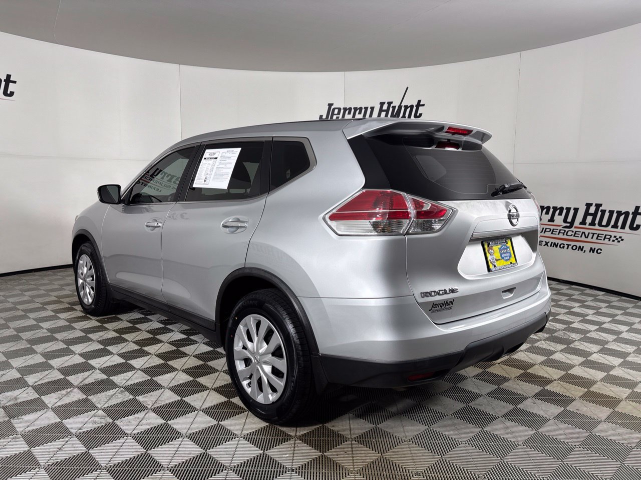 Used 2015 Nissan Rogue S FWD image 6