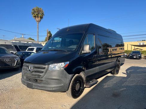 Used 2021 Mercedes-Benz Sprinter 3500 w/ Windows All Around Package image 1