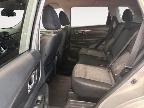 Used 2020 Nissan Rogue SV w/ Premium Package image 25