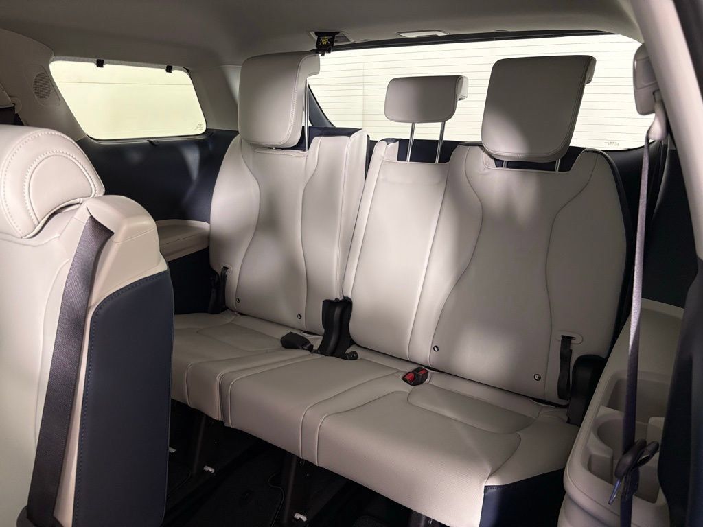New 2026 Kia Carnival EX FWD image 43