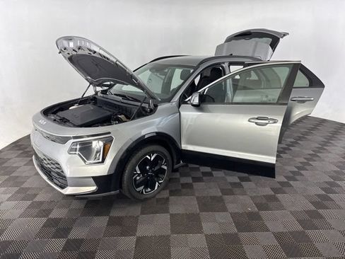 Used 2023 Kia Niro Wind w/ Wind Preserve Package FWD image 11