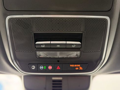 Used 2025 GMC Acadia Denali image 28