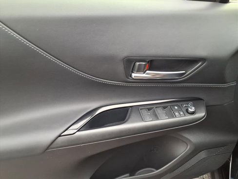 Used 2022 Toyota Venza LE image 15