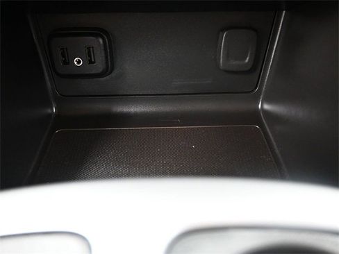 Used 2022 Chevrolet Colorado LT w/ LT Convenience Package image 4