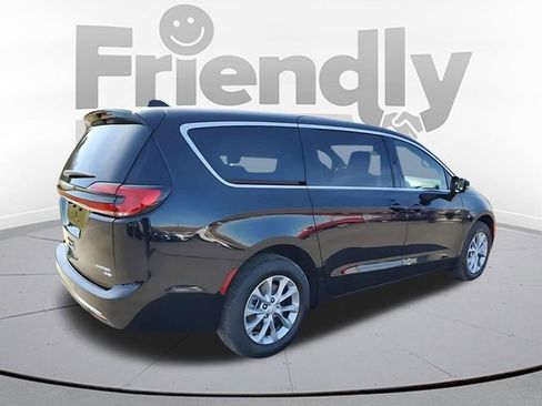 Used 2026 Chrysler Pacifica Limited AWD/4WD image 5