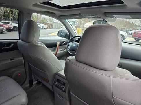 Used 2010 Toyota Highlander Limited image 15