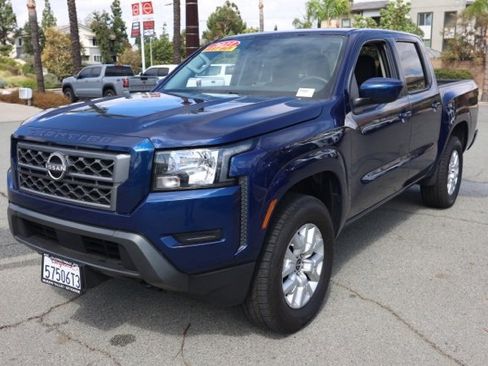 Used 2023 Nissan Frontier SV image 8