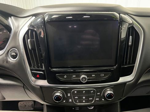 Used 2021 Chevrolet Traverse RS image 9