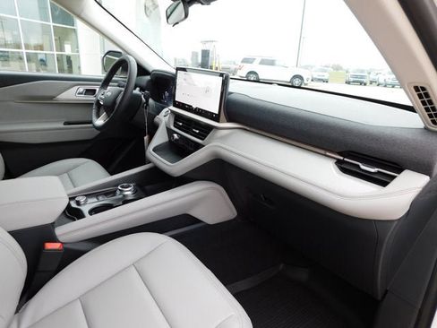 New 2026 Ford Explorer Active w/ Active Comfort Package image 10