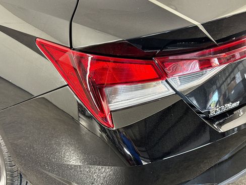 Used 2021 Hyundai Elantra SEL image 36