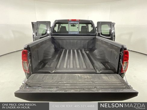 Used 2014 Nissan Frontier SV image 13