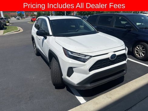 Used 2024 Toyota RAV4 LE AWD/4WD image 3