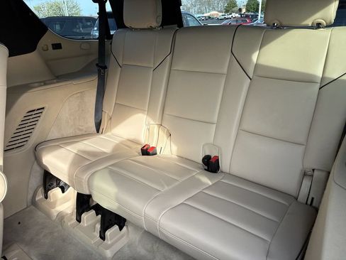 Used 2023 Cadillac Escalade Premium Luxury w/ Performance Package AWD/4WD image 20