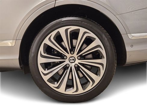 Certified 2022 Bentley Bentayga V8 image 15
