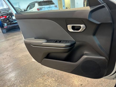 Used 2025 Kia K4 LXS image 18