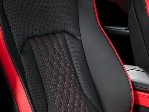 Used 2025 Lamborghini Urus SE image 44