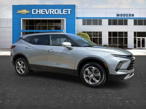 Used 2024 Chevrolet Blazer LT w/ Convenience Package FWD image 6