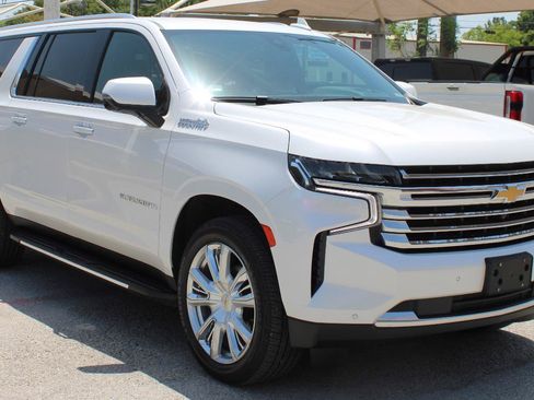 Used 2022 Chevrolet Suburban High Country AWD/4WD image 2