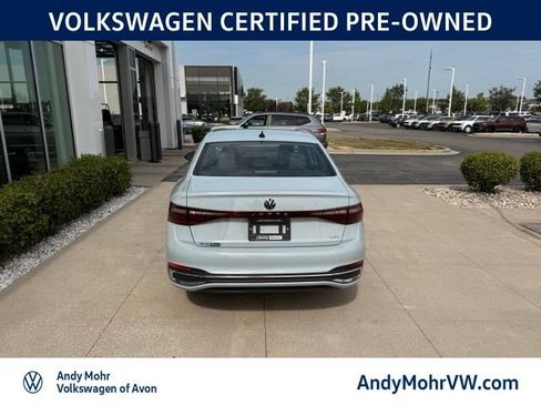 Used 2025 Volkswagen Jetta SEL FWD image 8