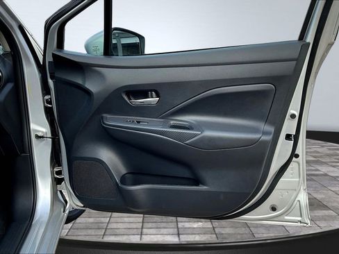 Used 2025 Nissan Versa SV FWD image 27