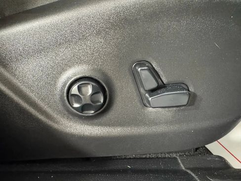 Used 2021 Jeep Cherokee Latitude Lux w/ Comfort/Convenience Group FWD image 34