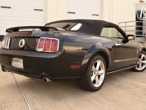 Used 2009 Ford Mustang GT RWD image 24