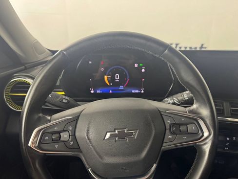 Used 2025 Chevrolet Trax ACTIV w/ Sunroof Package FWD image 17