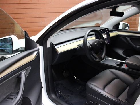 Used 2023 Tesla Model Y Long Range image 12