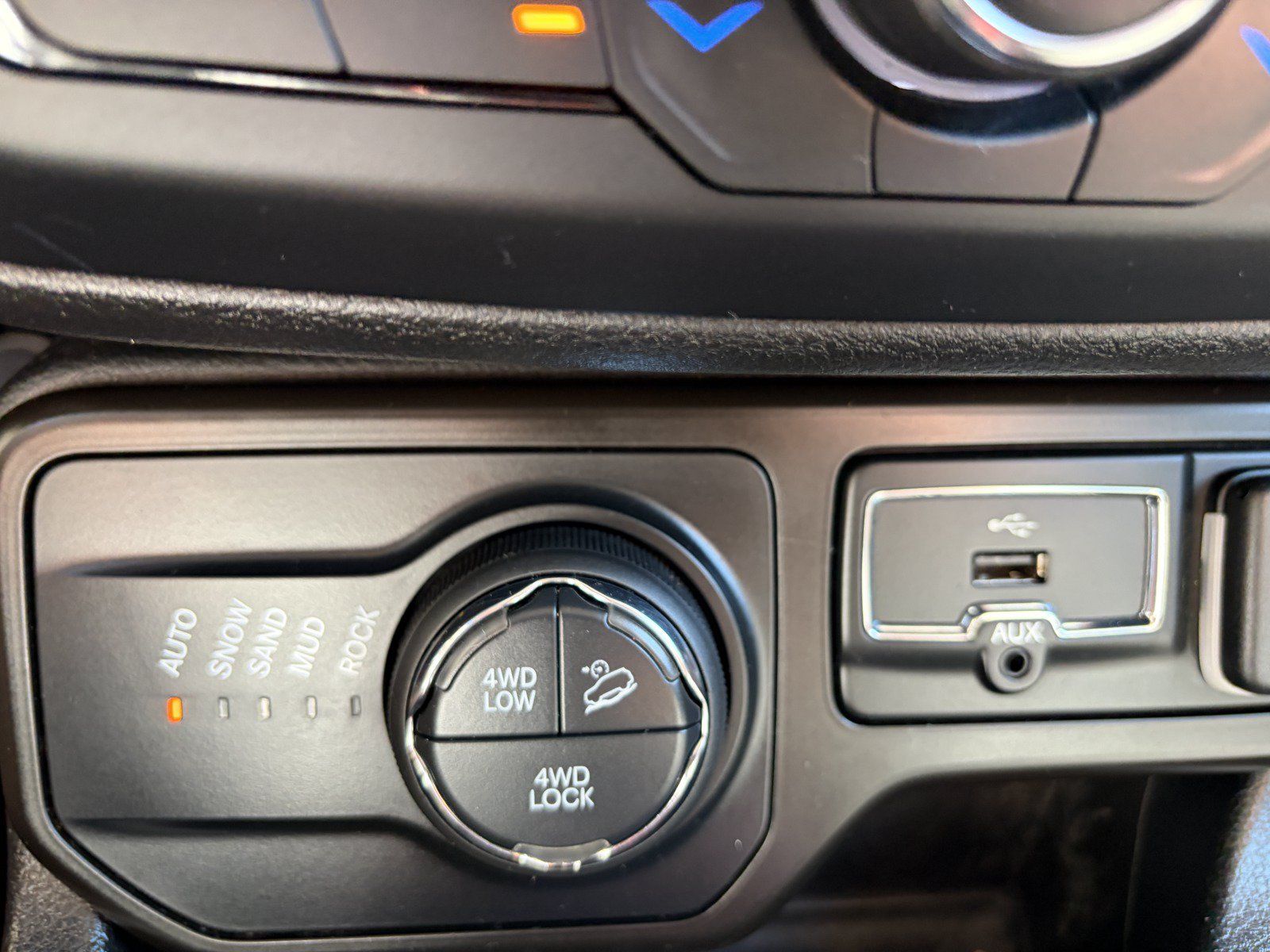 Used 2019 Jeep Renegade Trailhawk AWD/4WD image 13