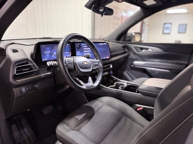 Used 2024 Chevrolet Traverse LT FWD image 9
