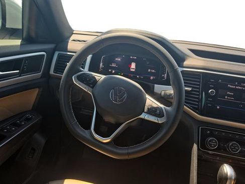 Used 2022 Volkswagen Atlas Cross Sport SE w/ Panoramic Sunroof Package FWD image 14